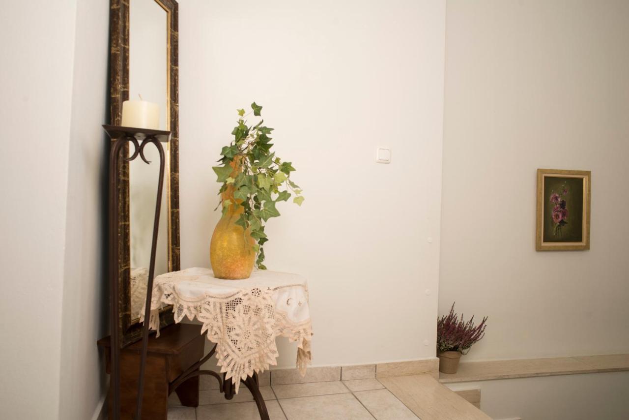 Maisonette With Garden In The Heart Of The Historical Kalamata Center Kültér fotó
