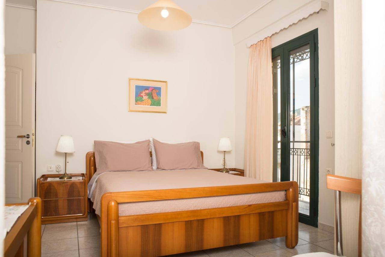 Maisonette With Garden In The Heart Of The Historical Kalamata Center Kültér fotó