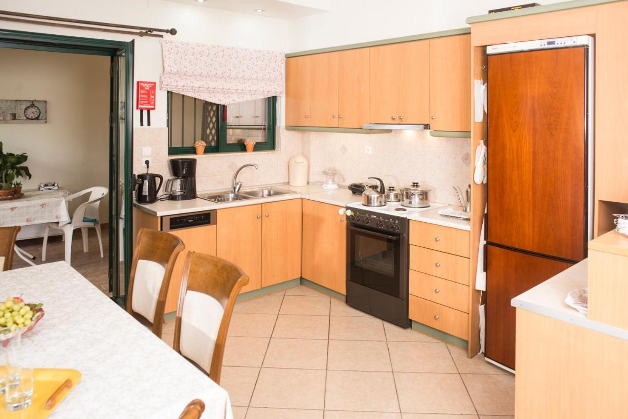 Maisonette With Garden In The Heart Of The Historical Kalamata Center Kültér fotó