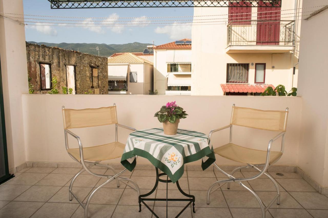Maisonette With Garden In The Heart Of The Historical Kalamata Center Kültér fotó