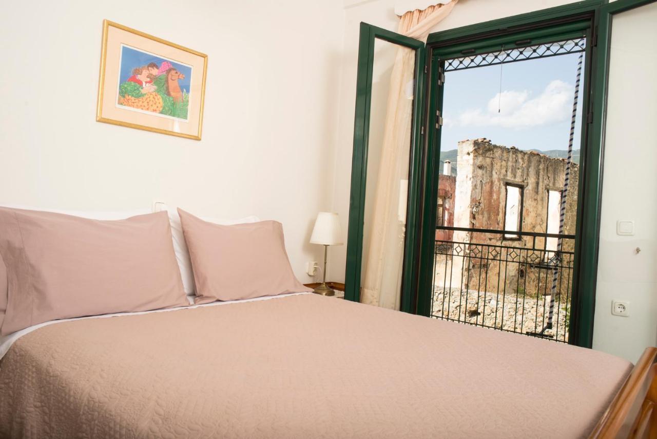 Maisonette With Garden In The Heart Of The Historical Kalamata Center Kültér fotó