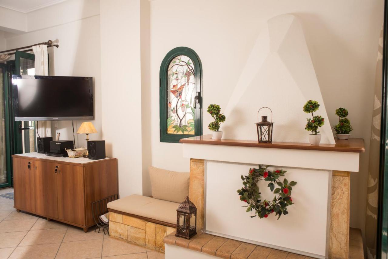 Maisonette With Garden In The Heart Of The Historical Kalamata Center Kültér fotó