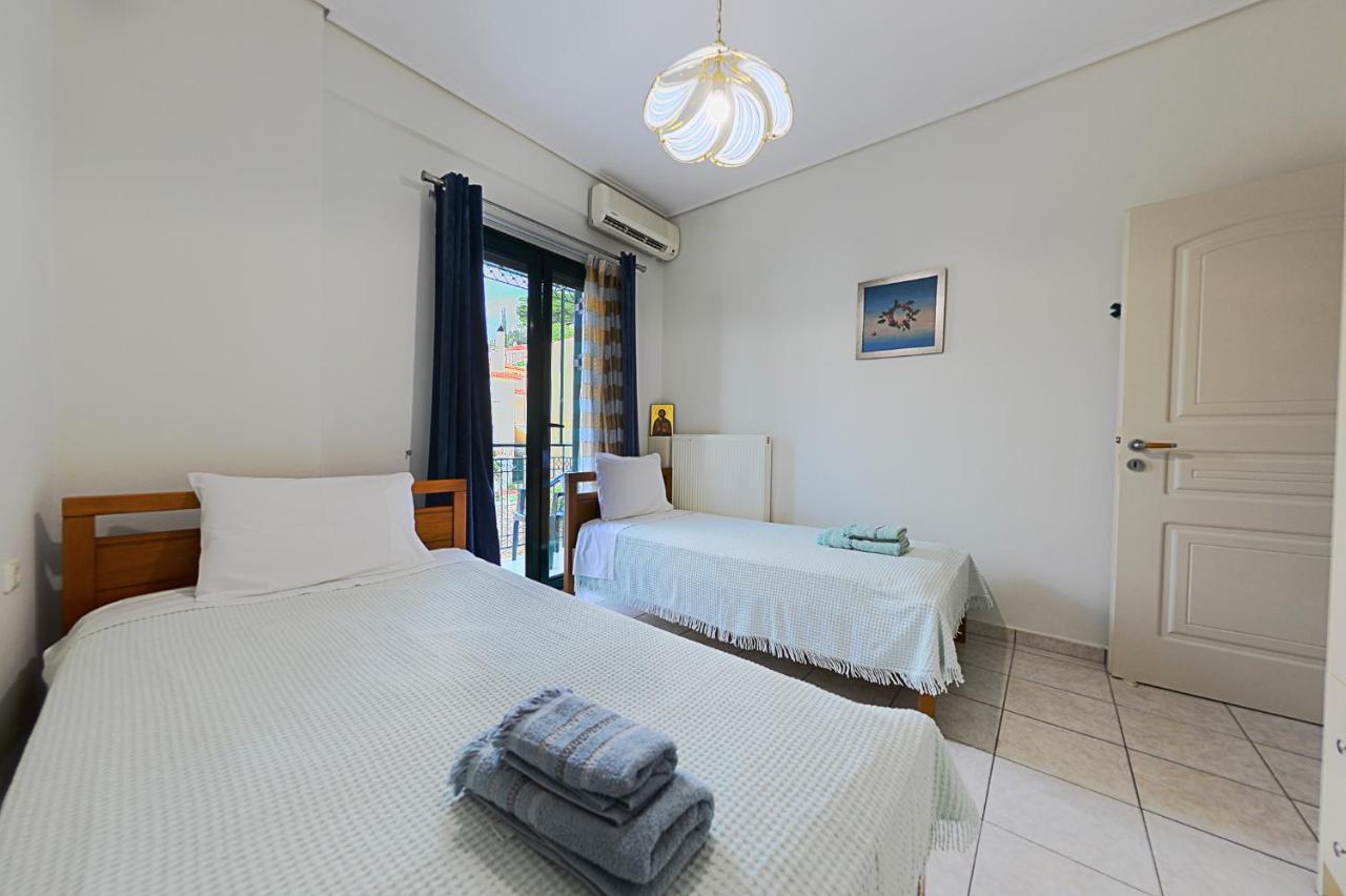 Maisonette With Garden In The Heart Of The Historical Kalamata Center Kültér fotó
