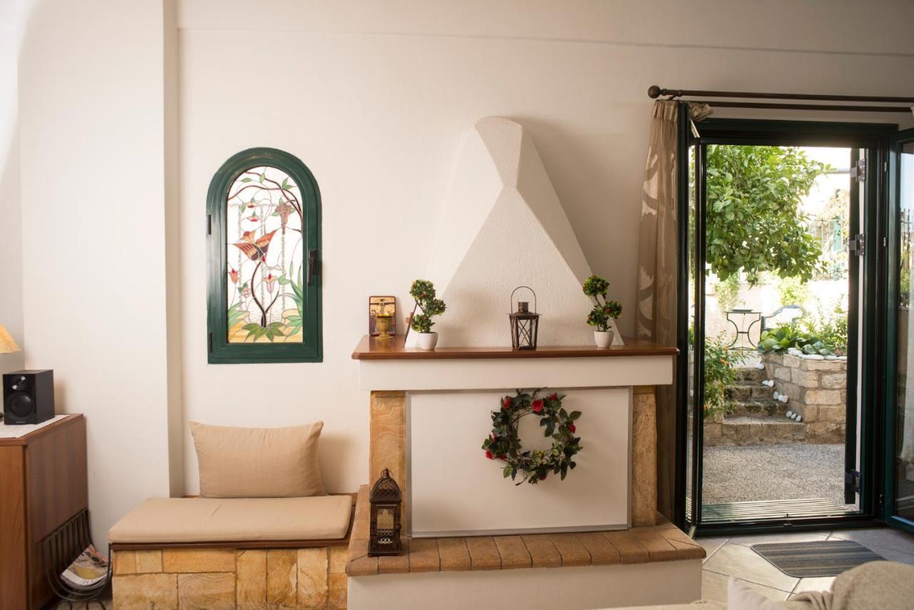 Maisonette With Garden In The Heart Of The Historical Kalamata Center Kültér fotó