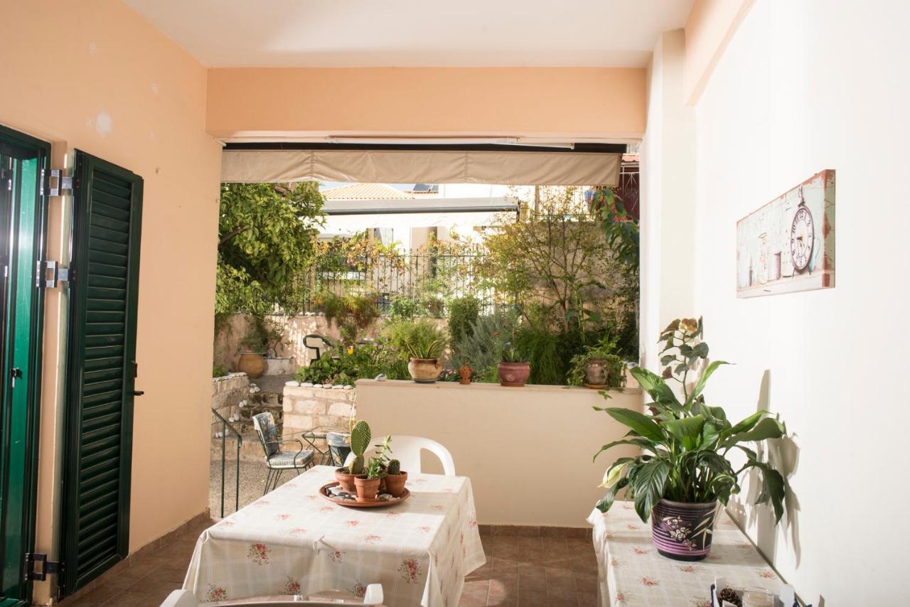 Maisonette With Garden In The Heart Of The Historical Kalamata Center Kültér fotó