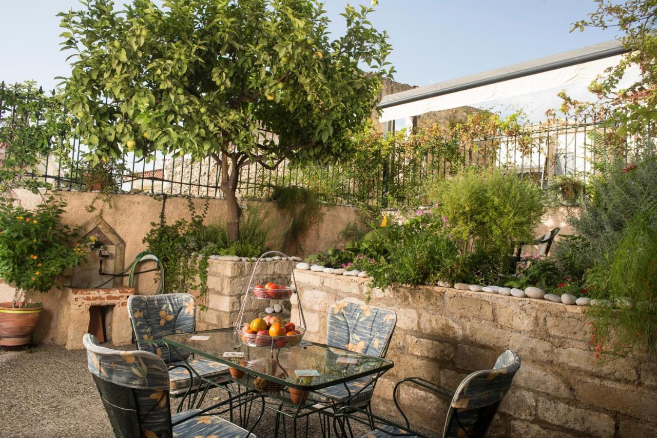 Maisonette With Garden In The Heart Of The Historical Kalamata Center Kültér fotó